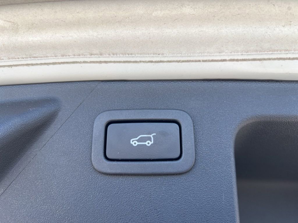 Used 2018 Land Rover Discovery Sport HSE image 7