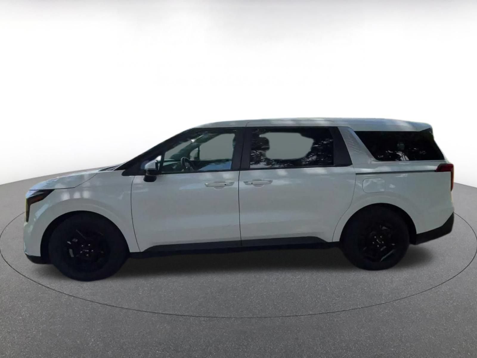 Used 2026 Kia Carnival FWD image 8