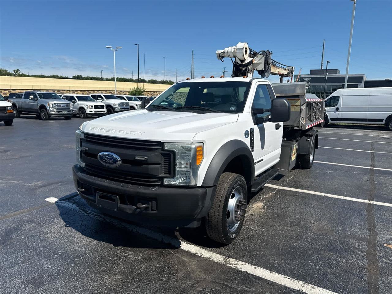 Used 2017 Ford F550 2WD Regular Cab Super Duty image 4