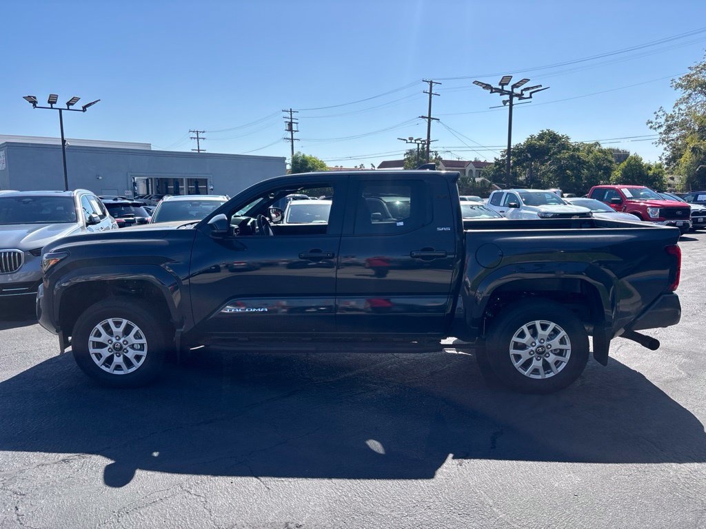 Used 2025 Toyota Tacoma SR5 AWD/4WD image 7