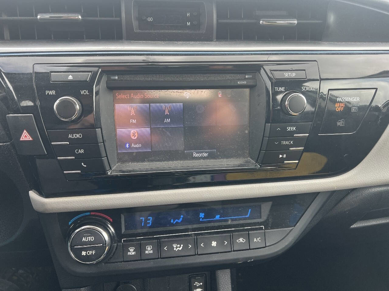 Used 2015 Toyota Corolla LE image 16