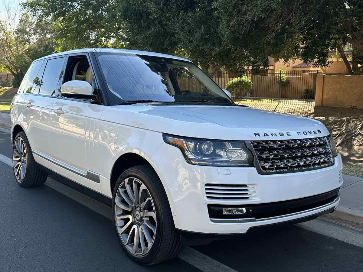 Used 2014 Land Rover Range Rover HSE image 2