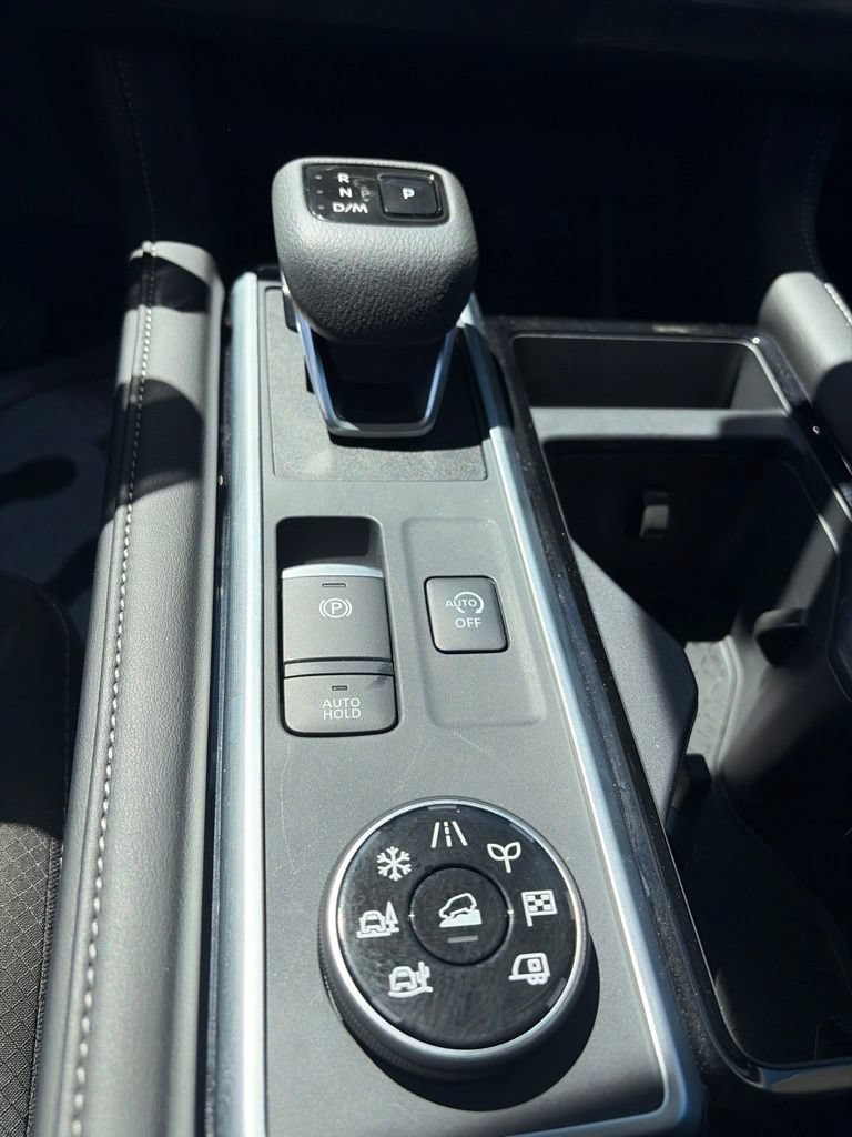 Used 2025 Nissan Pathfinder SL w/ Lighting Package (N92) AWD/4WD image 19