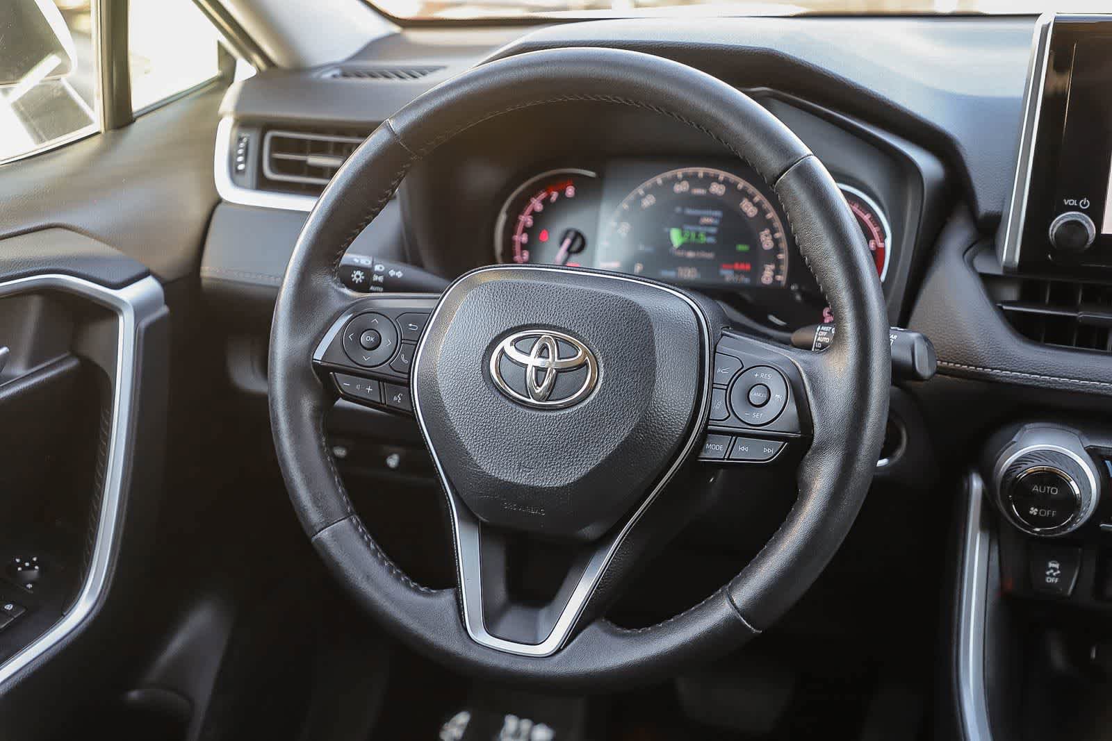 Used 2023 Toyota RAV4 XLE w/ Convenience Package FWD image 15
