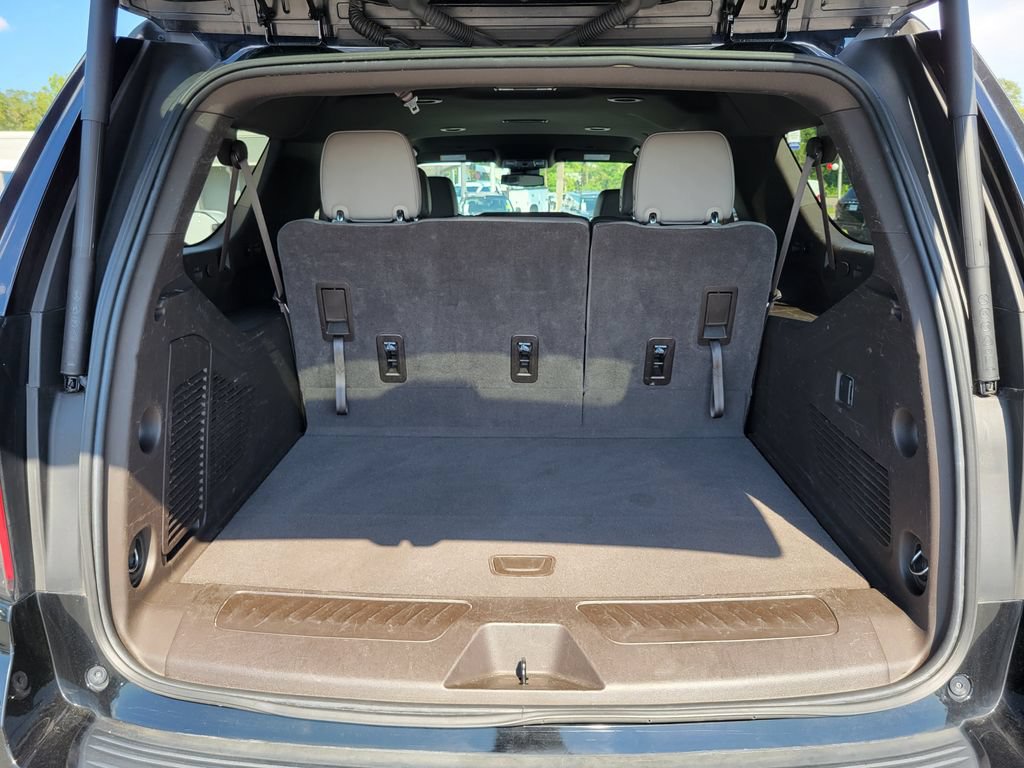 Used 2024 Chevrolet Suburban LT RWD image 12