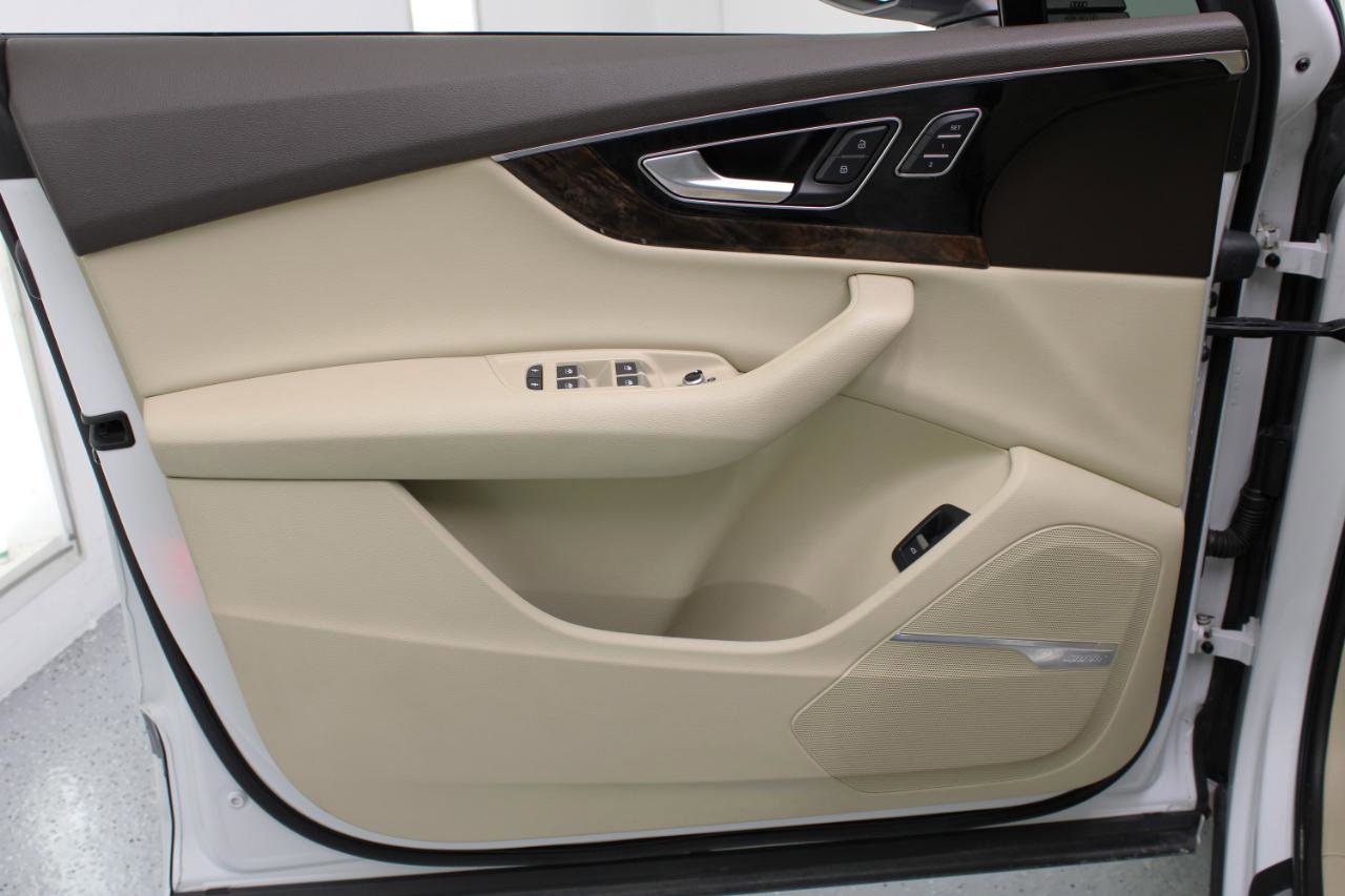 Used 2017 Audi Q7 3.0T Prestige w/ Prestige Package image 36