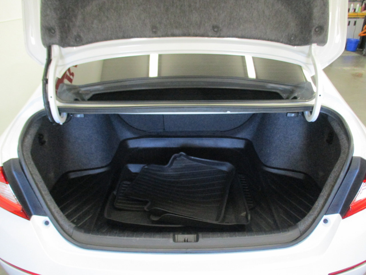 Used 2018 Honda Accord EX-L image 14