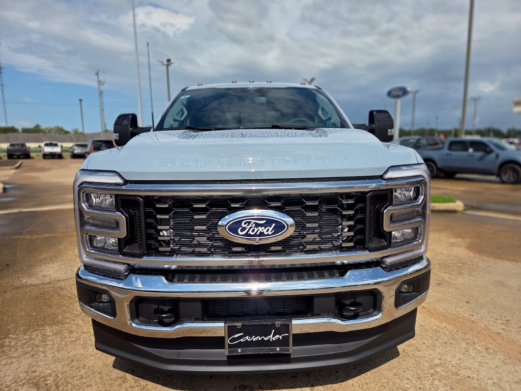 New 2027 Ford F350 Lariat w/ FX4 Off-Road Package AWD/4WD image 2
