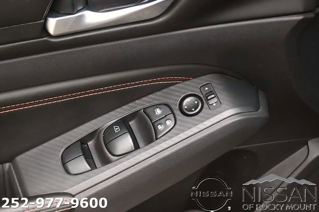 Used 2022 Nissan Altima 2.5 SR w/ Midnight Edition Package AWD/4WD image 13