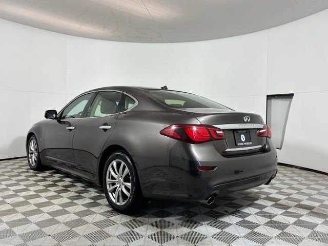 Used 2017 INFINITI Q70 3.7 RWD image 5