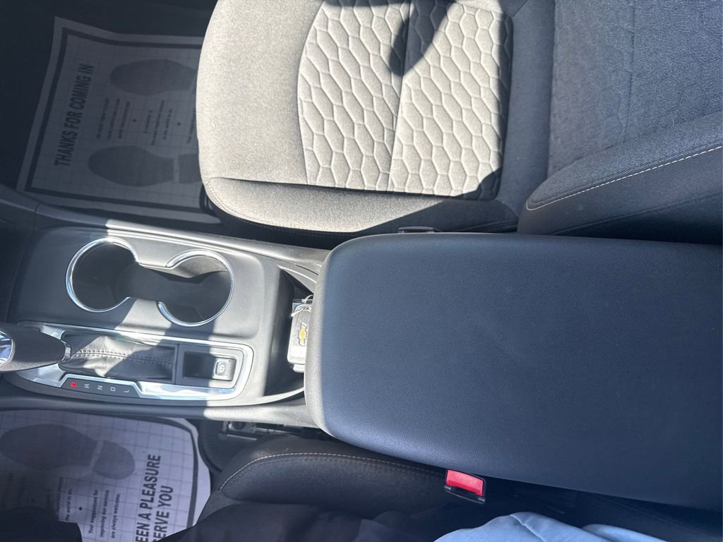 Used 2020 Chevrolet Equinox LT w/ Driver Convenience Package image 12