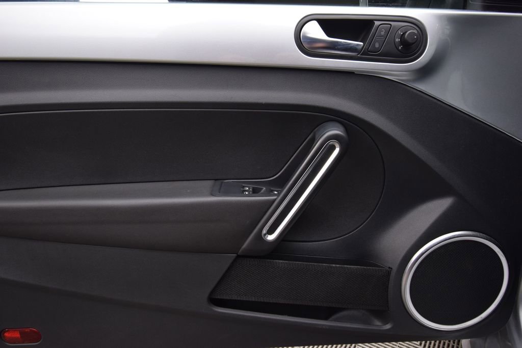 Used 2014 Volkswagen Beetle TDI image 24