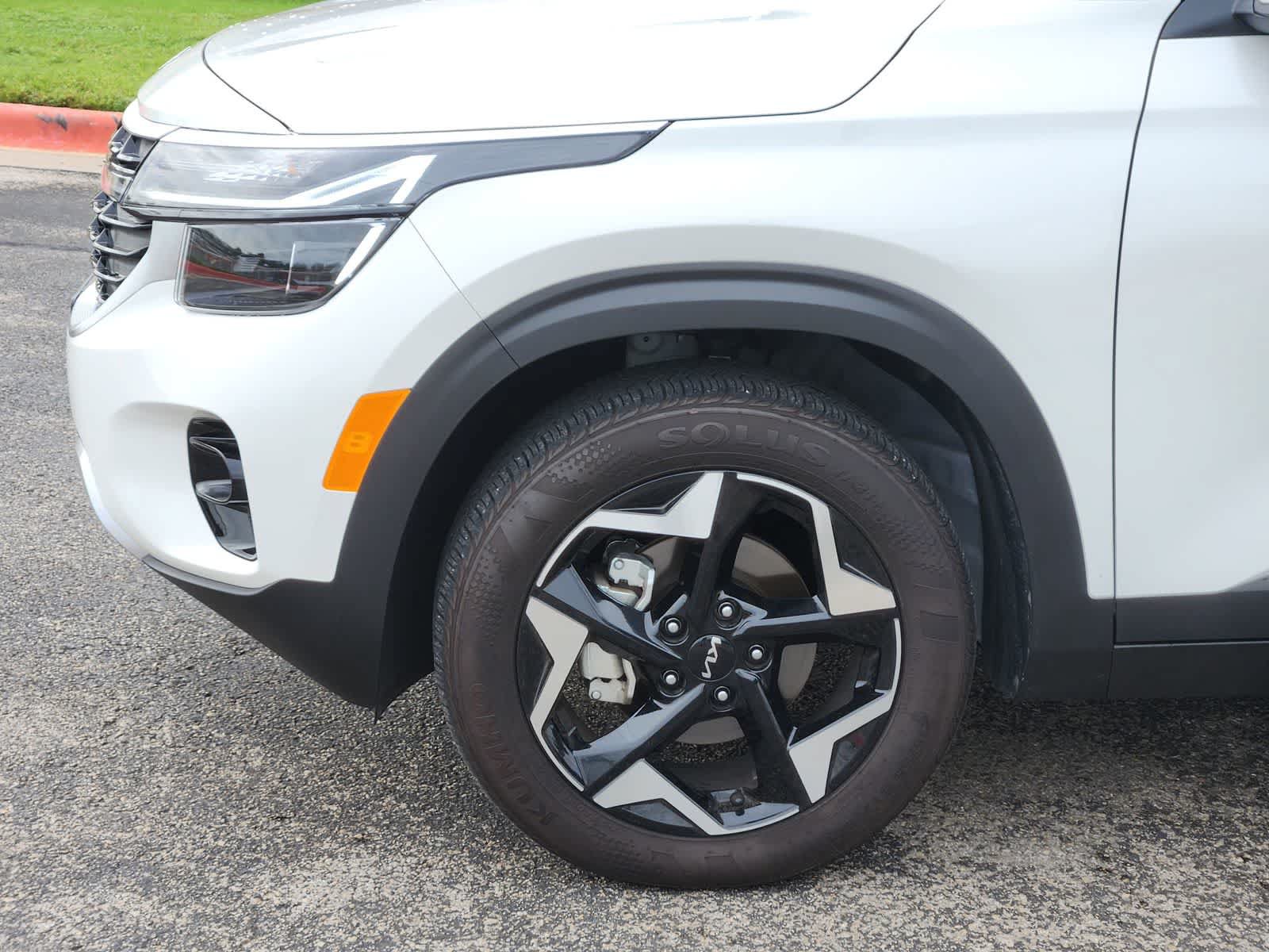 Certified 2025 Kia Seltos EX w/ EX Sunroof Package FWD image 8