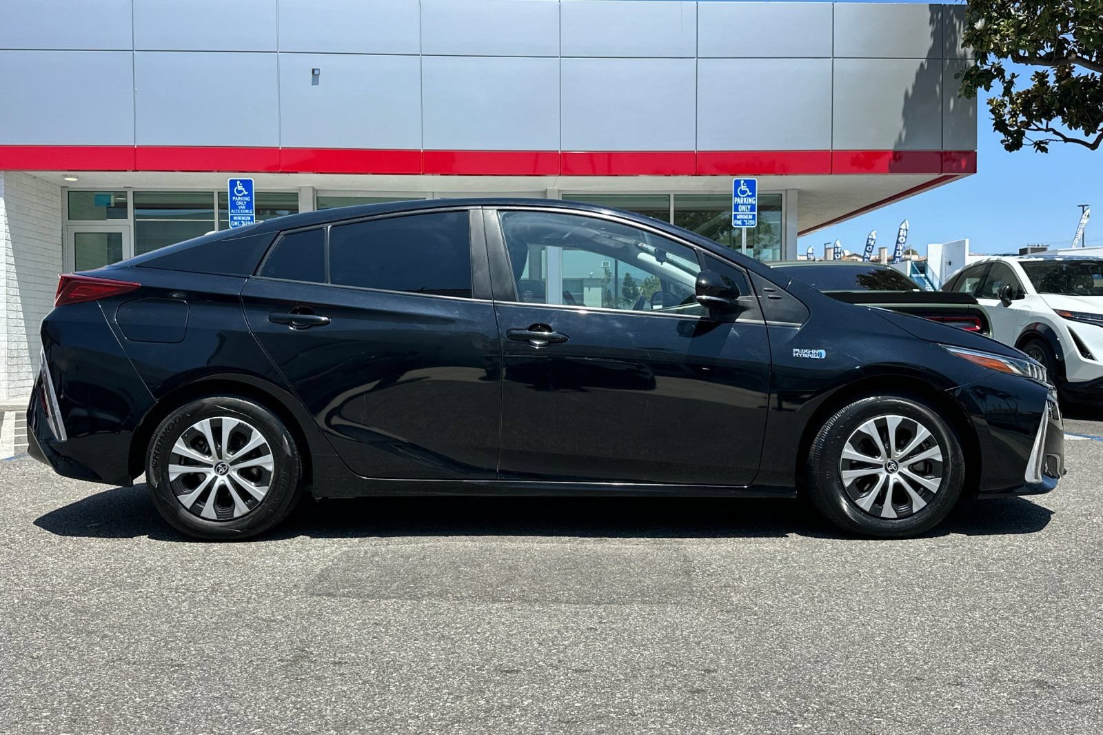 Used 2021 Toyota Prius Prime XLE w/ Carpet Mat Package (TMS) FWD image 3