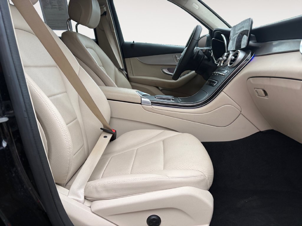 Used 2022 Mercedes-Benz GLC 300 w/ Premium Package Lite image 15