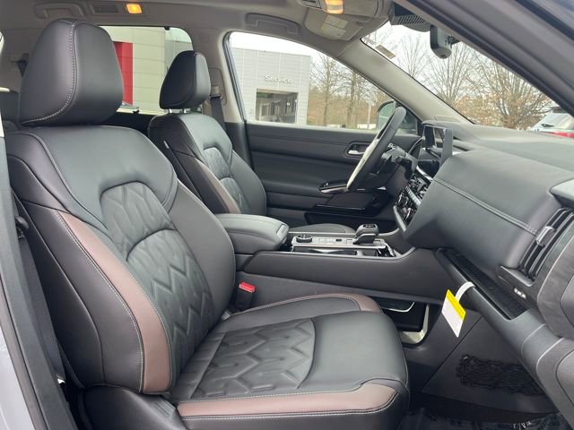 New 2026 Nissan Pathfinder Platinum image 11