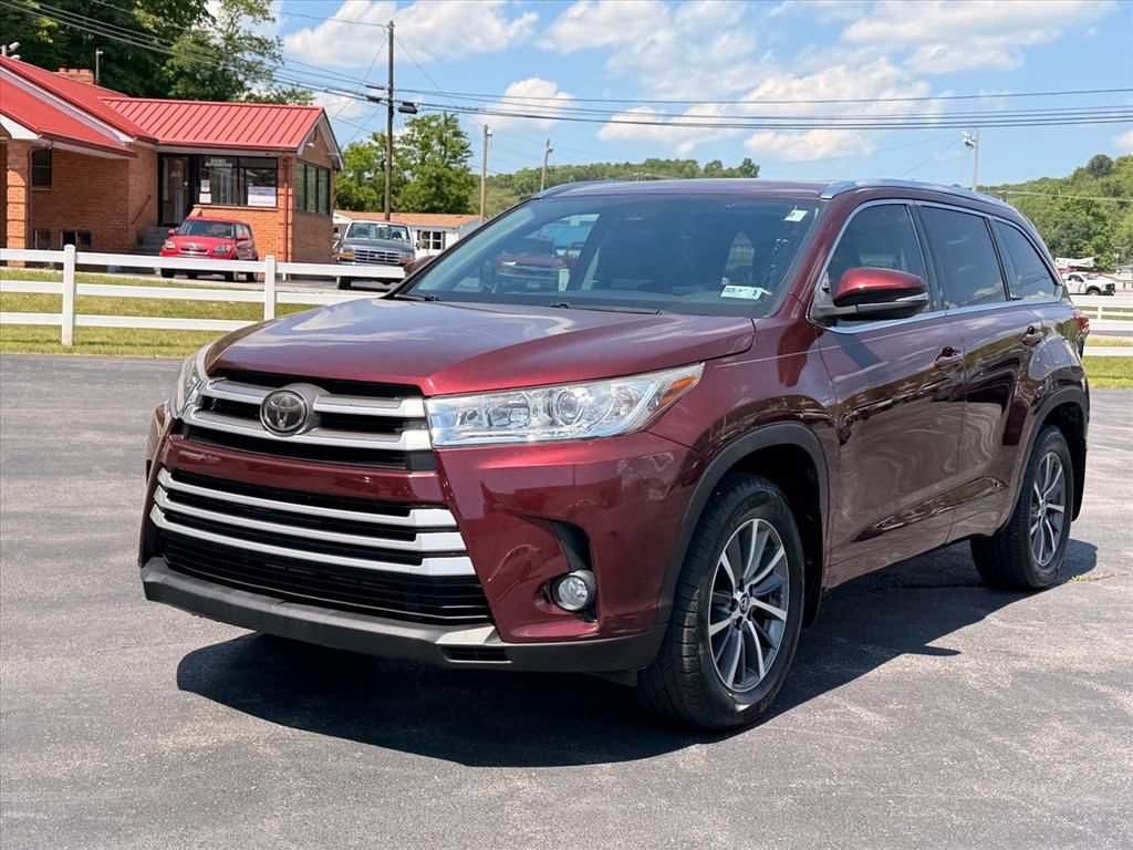 Used 2018 Toyota Highlander XLE AWD/4WD image 9