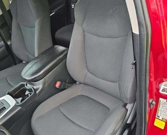 Used 2021 Toyota RAV4 LE image 9