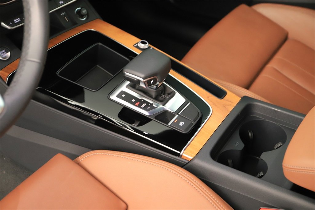 Used 2024 Audi Q5 e Premium w/ Convenience Package image 17