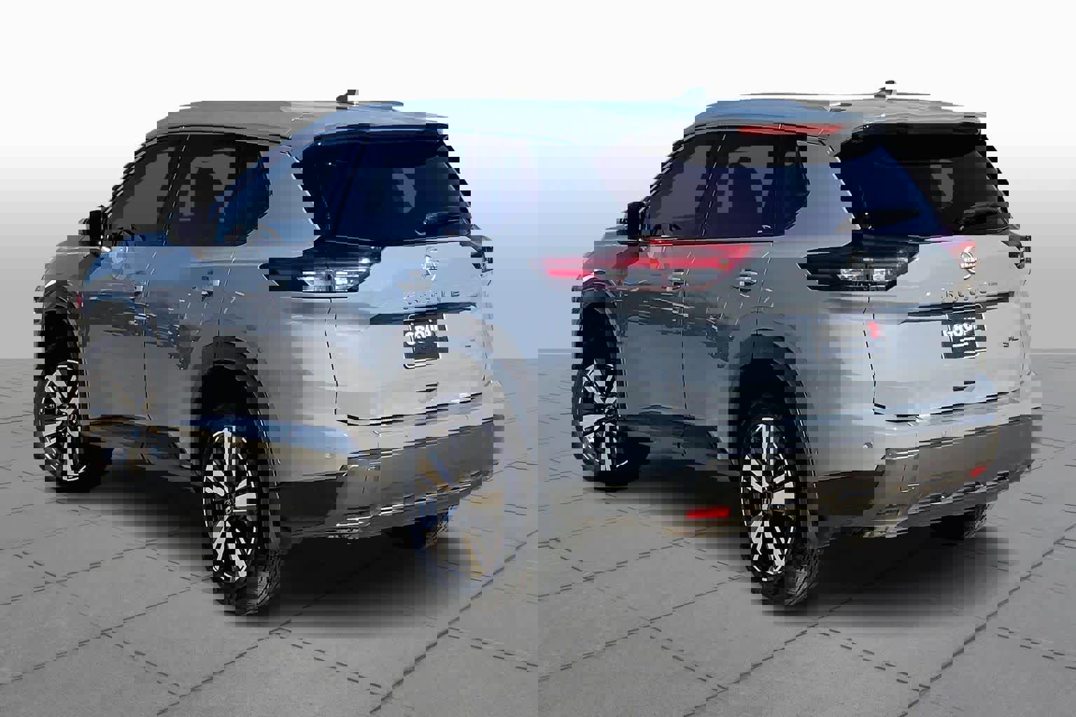 Used 2025 Nissan Rogue SL image 12