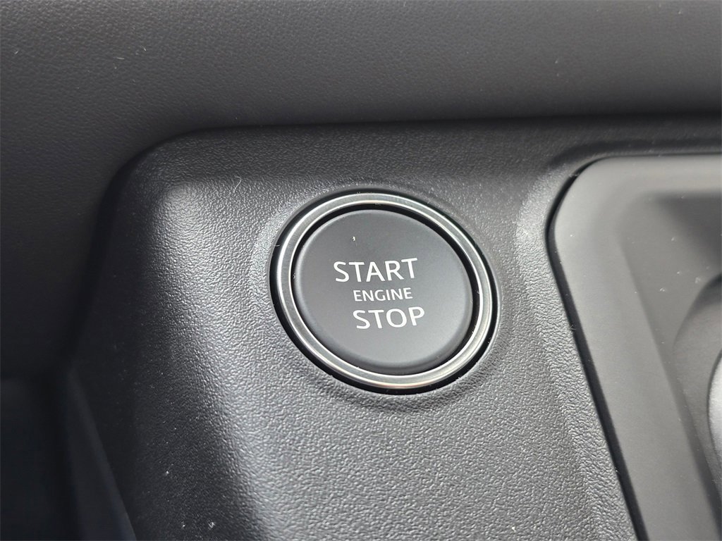 New 2025 Land Rover Defender 90 X-Dynamic SE image 15