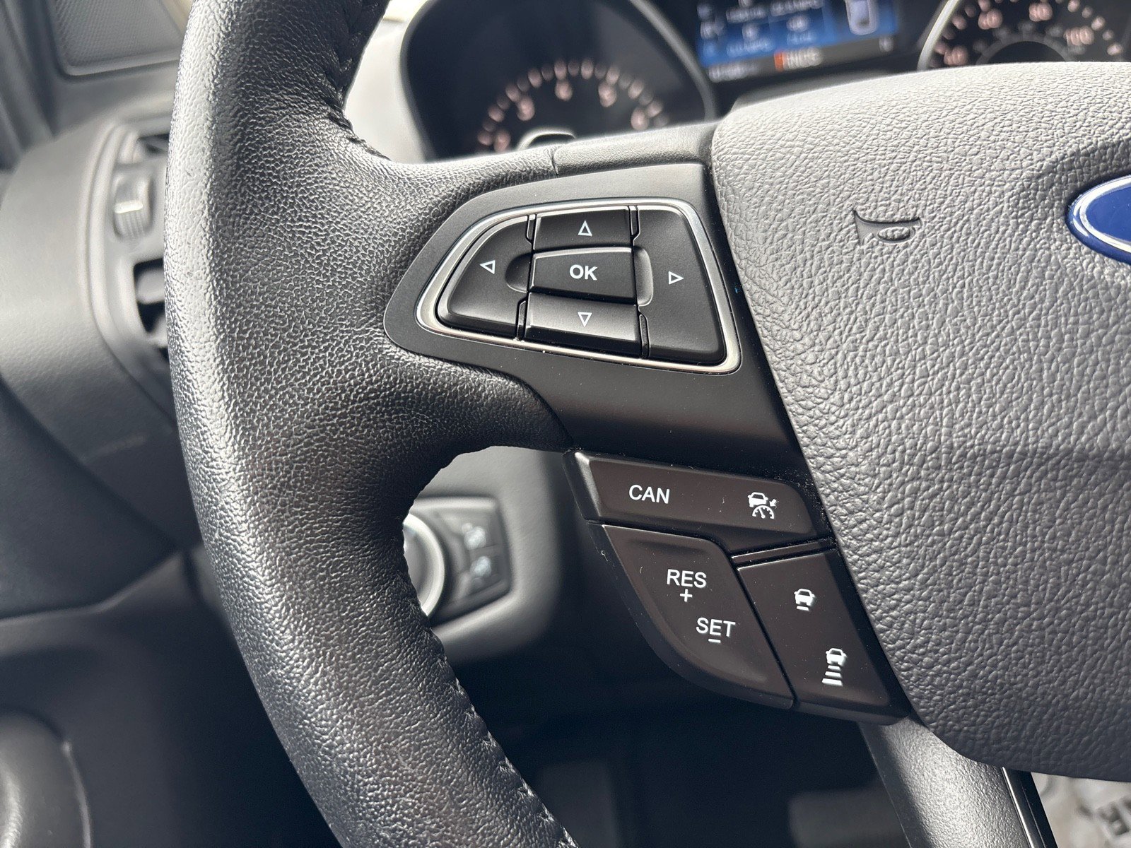 Used 2018 Ford Escape SE w/ SE Sport Appearance Package image 15