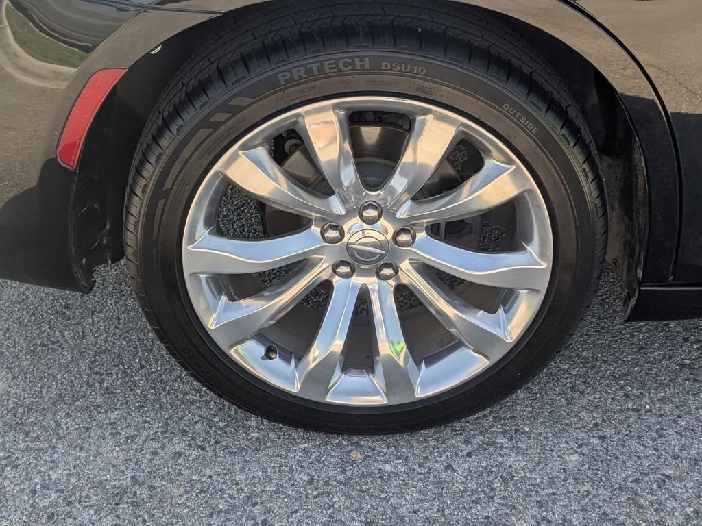 Used 2019 Chrysler 300 Touring w/ Chrome Appearance Package RWD image 12
