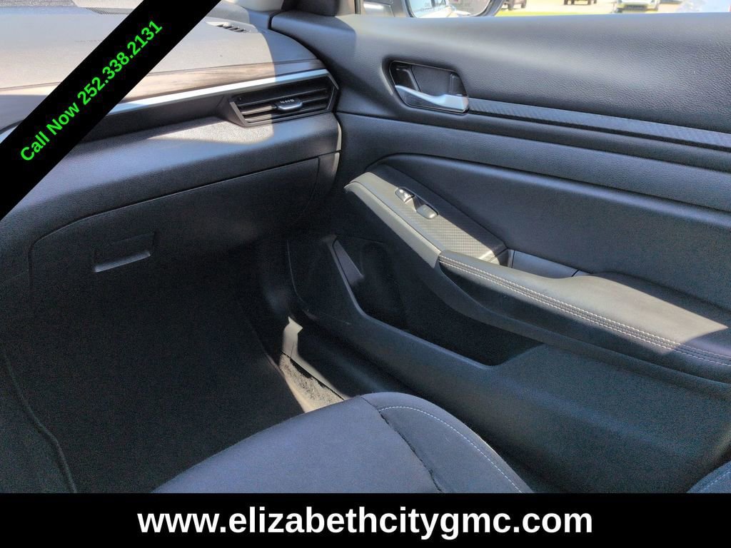Used 2025 Nissan Altima 2.5 SV FWD image 16