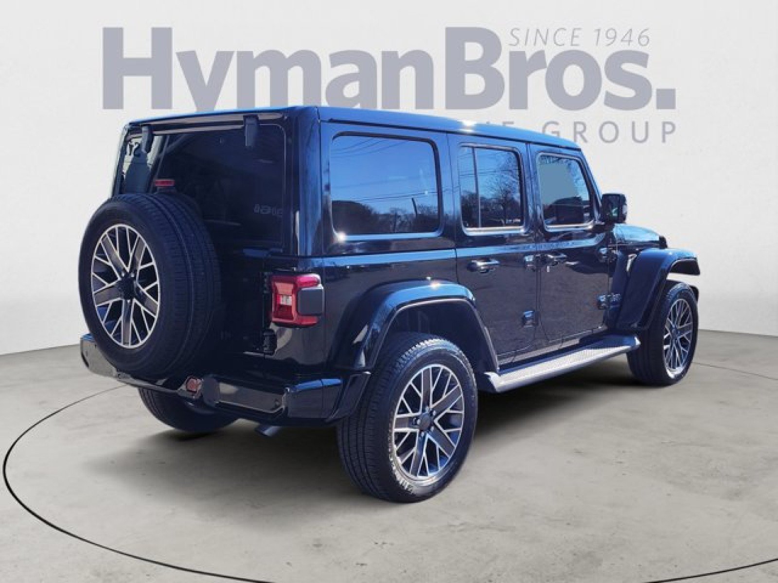 Used 2023 Jeep Wrangler Unlimited Sahara AWD/4WD image 3