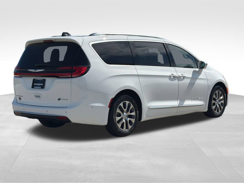 Used 2024 Chrysler Pacifica Pinnacle FWD image 24