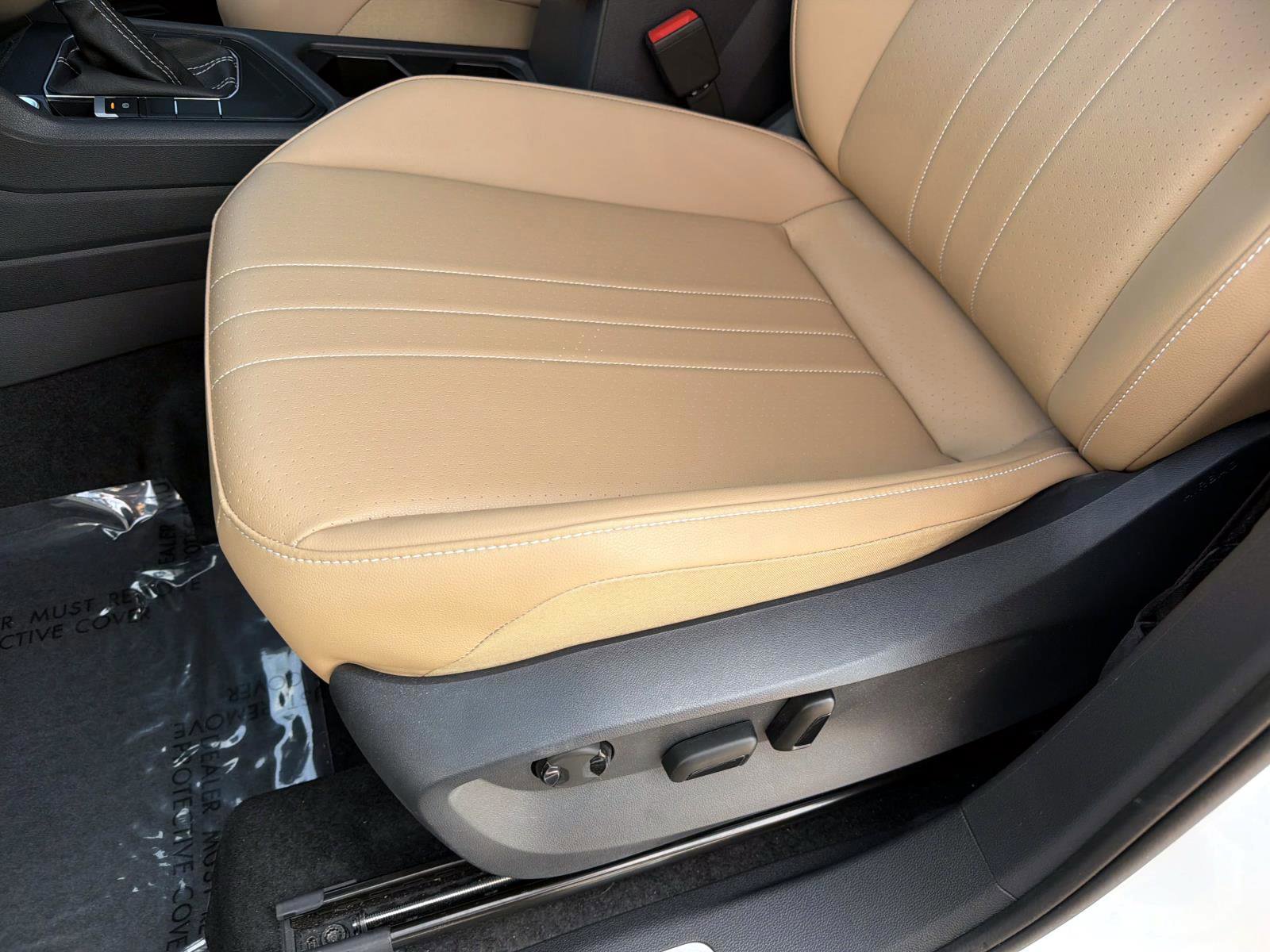 Used 2024 Volkswagen Tiguan SE R-Line image 18