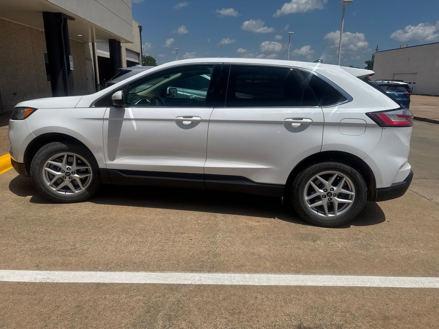 Used 2021 Ford Edge SEL FWD image 4