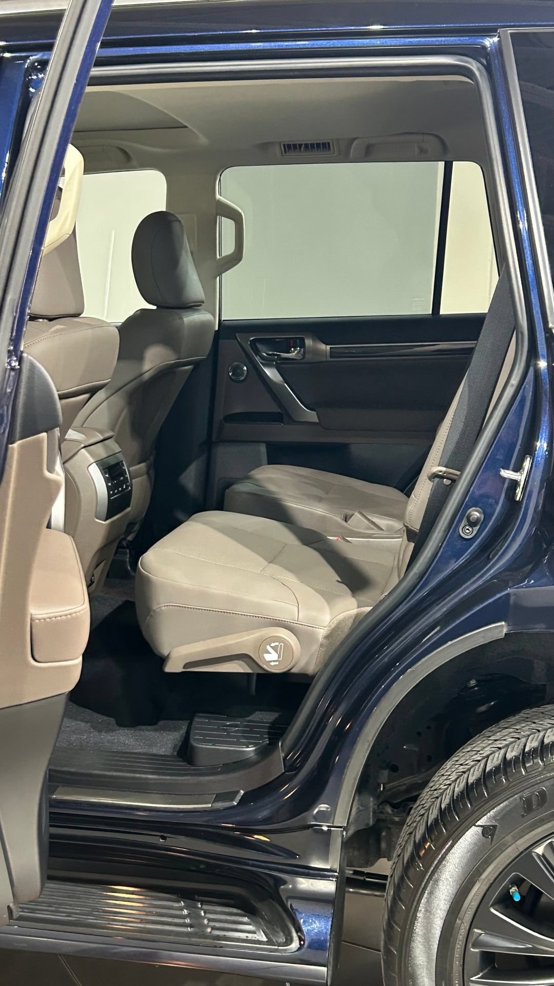 Used 2023 Lexus GX 460 Premium AWD/4WD image 46