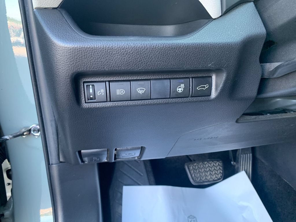 Used 2020 Toyota RAV4 XLE Premium AWD/4WD image 33
