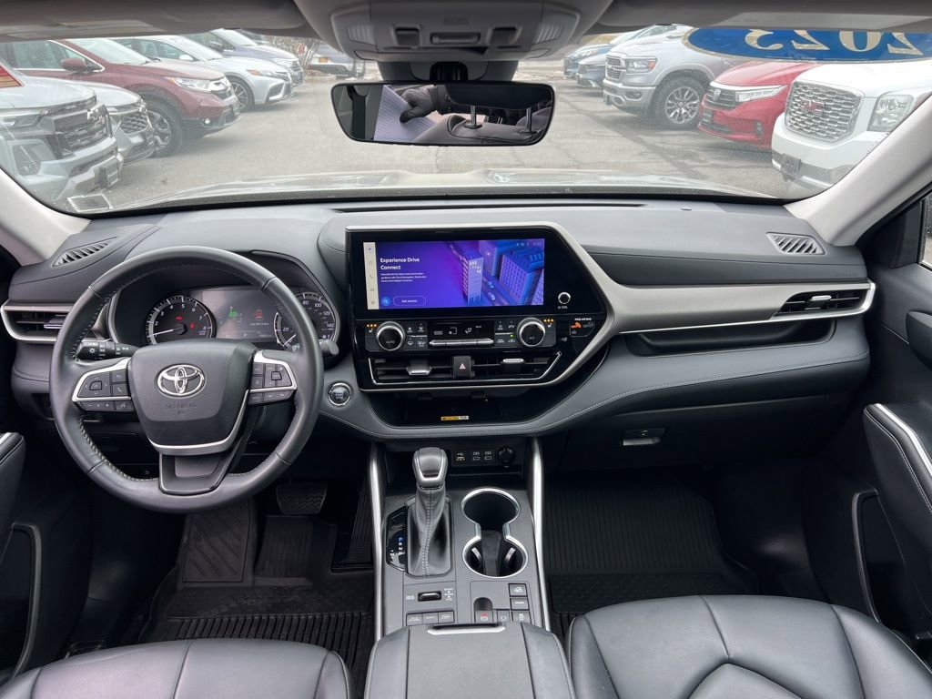 Used 2023 Toyota Highlander XLE image 20