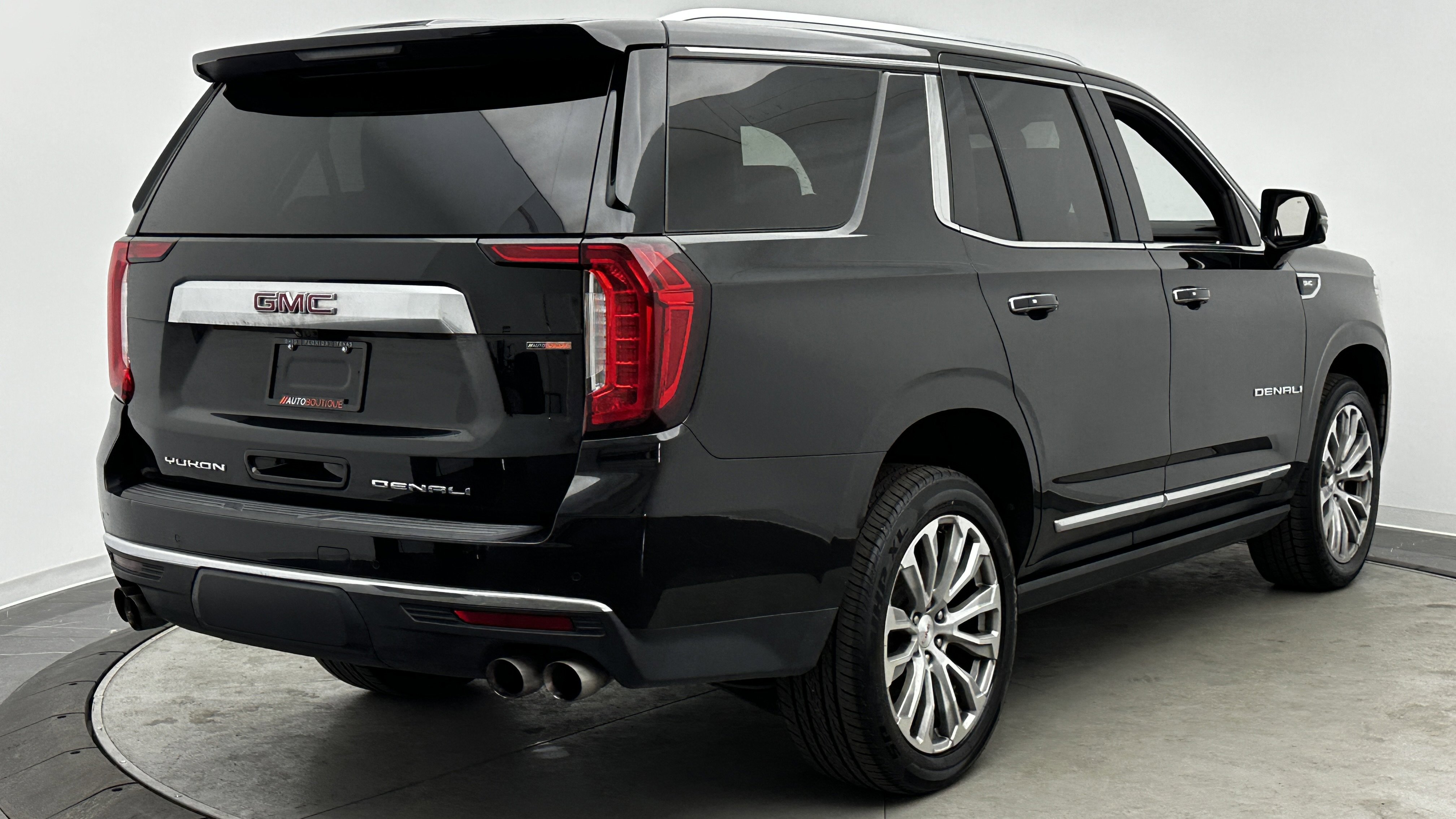 Used 2021 GMC Yukon Denali w/ Denali Premium Package image 8