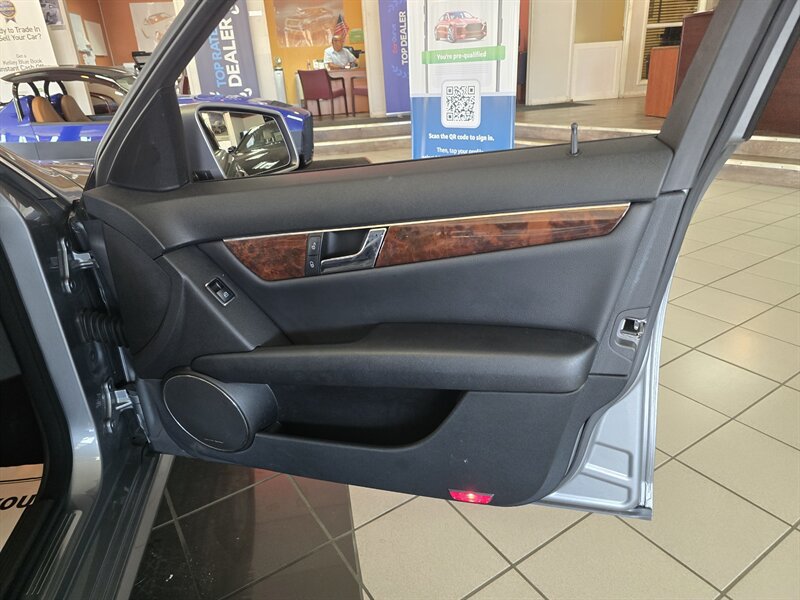 Used 2010 Mercedes-Benz C 300 Sedan w/ Multimedia Pkg image 12