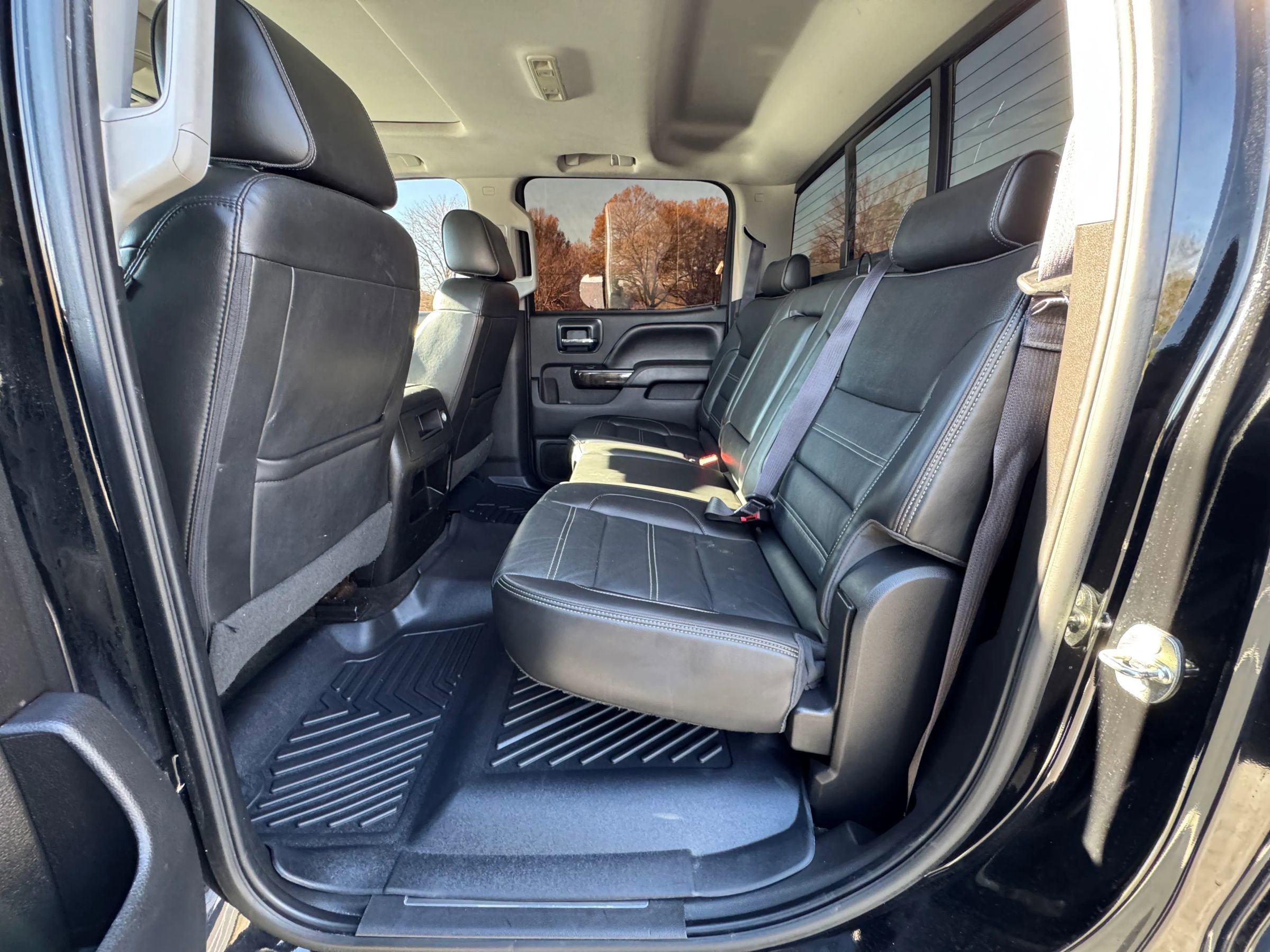 Used 2016 GMC Sierra 2500 Denali w/ Duramax Plus Package AWD/4WD image 17