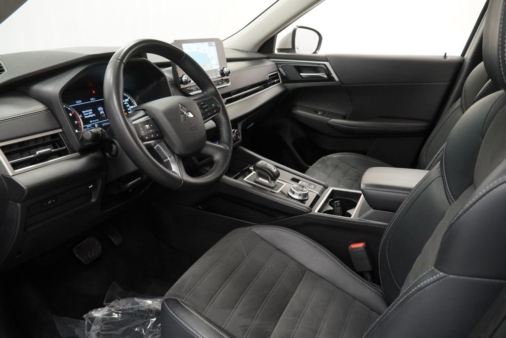 Used 2024 Mitsubishi Outlander SE image 19