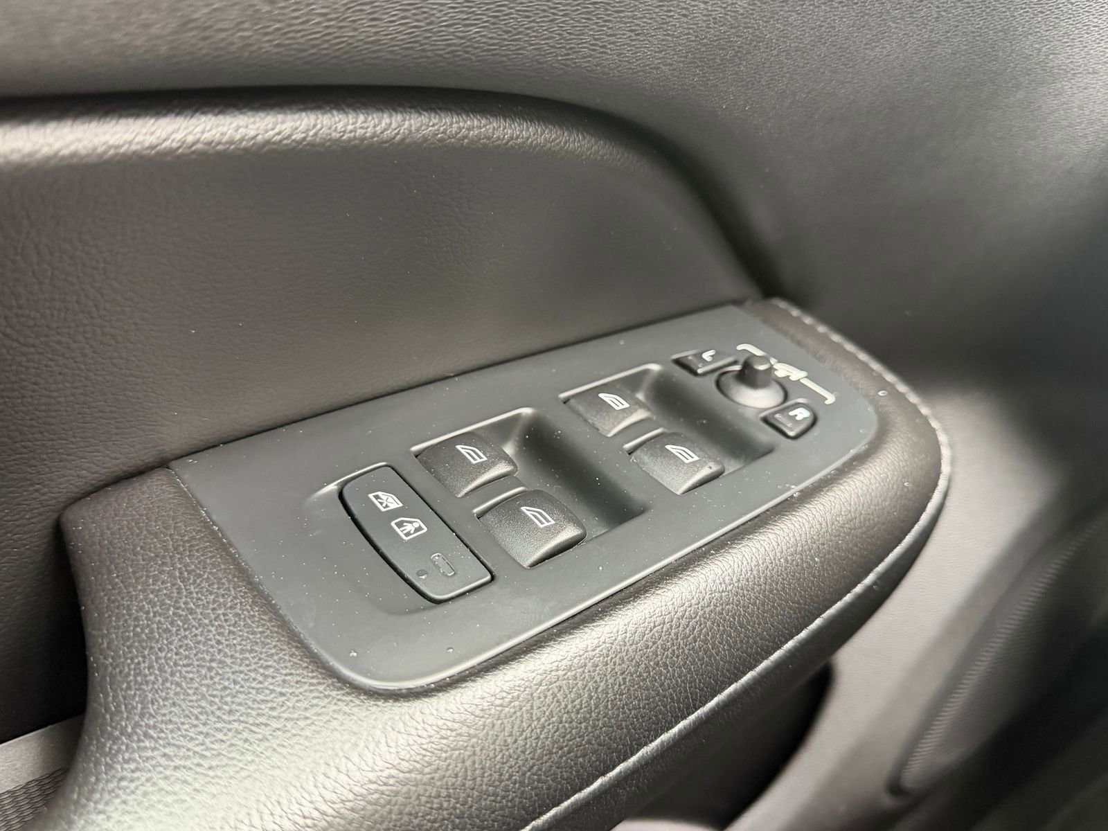 Used 2021 Volvo S60 T5 Momentum w/ Climate Package image 21