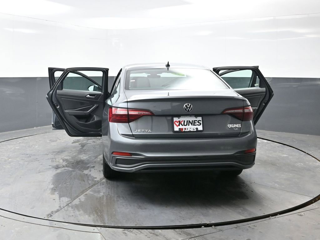Used 2024 Volkswagen Jetta SE image 59