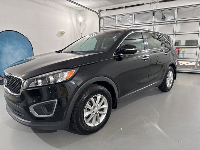 Used 2017 Kia Sorento LX w/ LX Convenience Package image 3