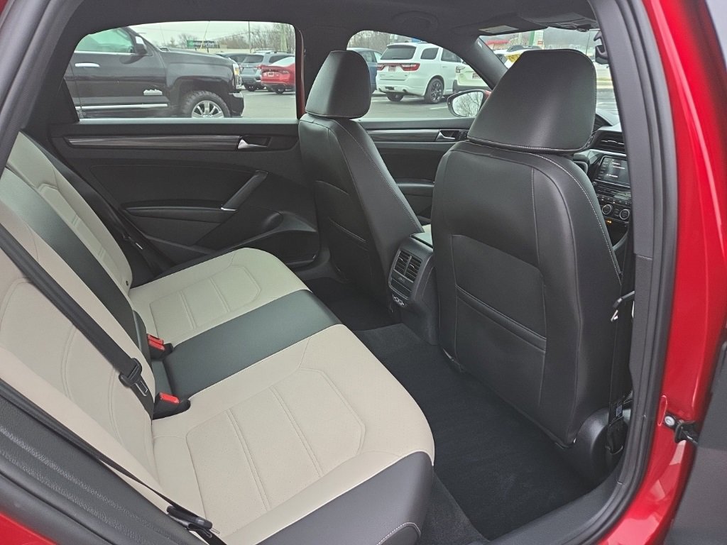 Used 2021 Volkswagen Passat 2.0T R-Line image 23