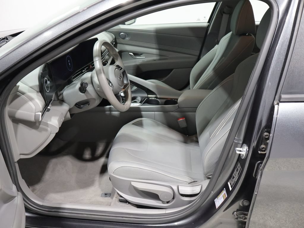 Used 2023 Hyundai Elantra SEL w/ Convenience Package FWD image 11