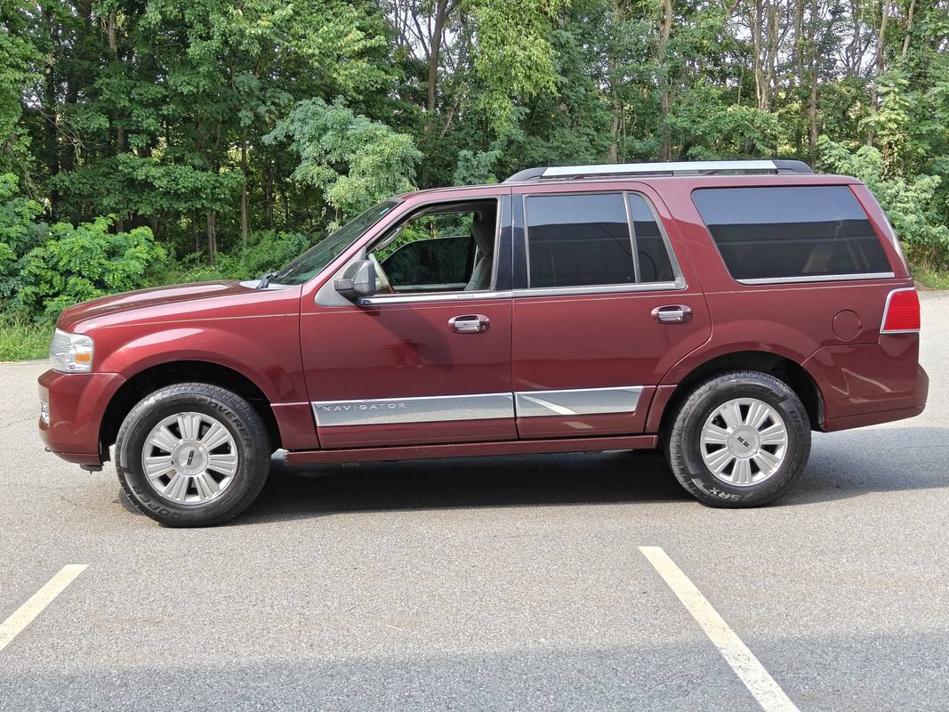 Used 2010 Lincoln Navigator 4WD image 6
