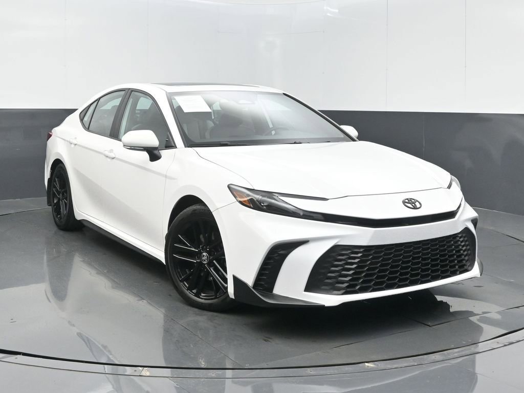 Used 2025 Toyota Camry SE w/ Convenience Package image 2