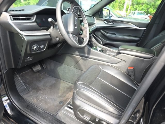 Used 2025 Jeep Grand Cherokee Limited w/ Luxury Tech Group II AWD/4WD image 11