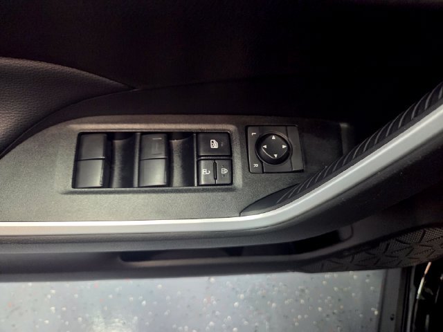 Used 2025 Toyota RAV4 LE AWD/4WD image 8