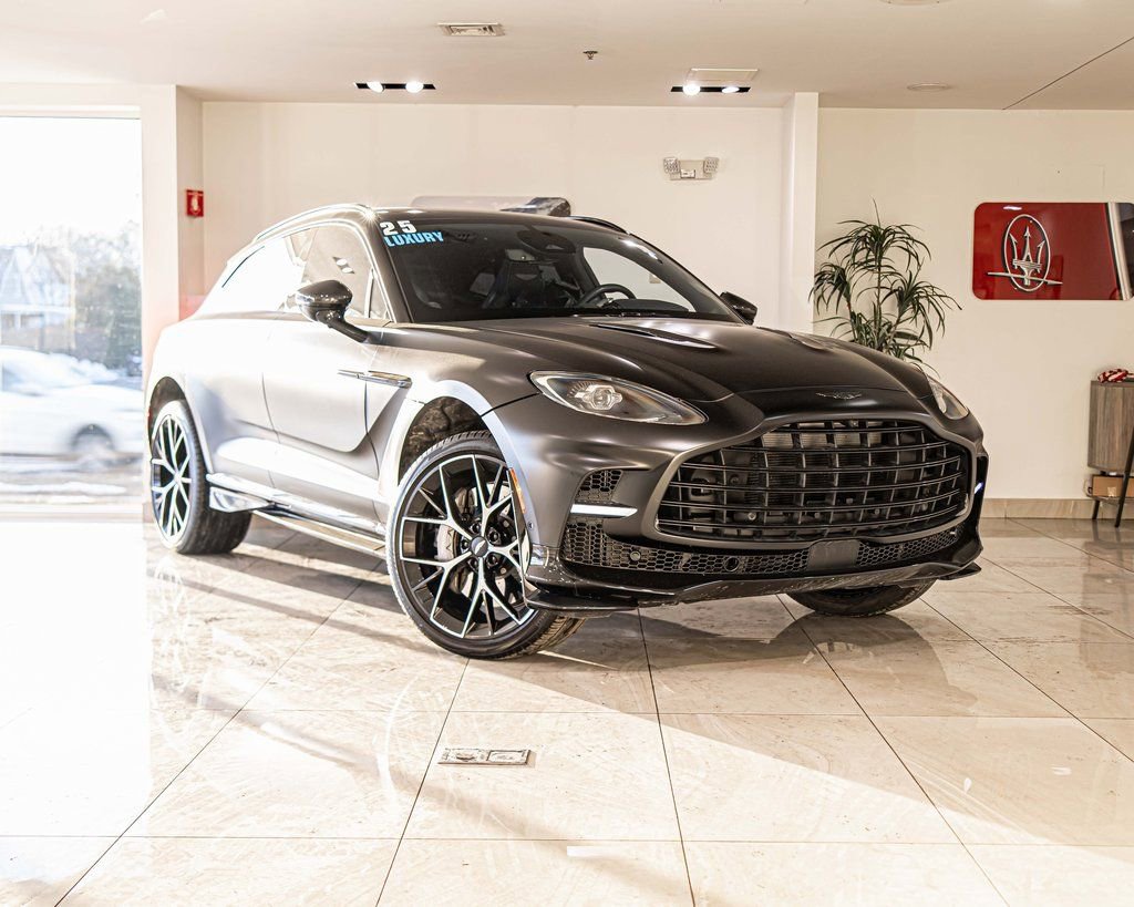 Used 2025 Aston Martin DBX 707 image 5