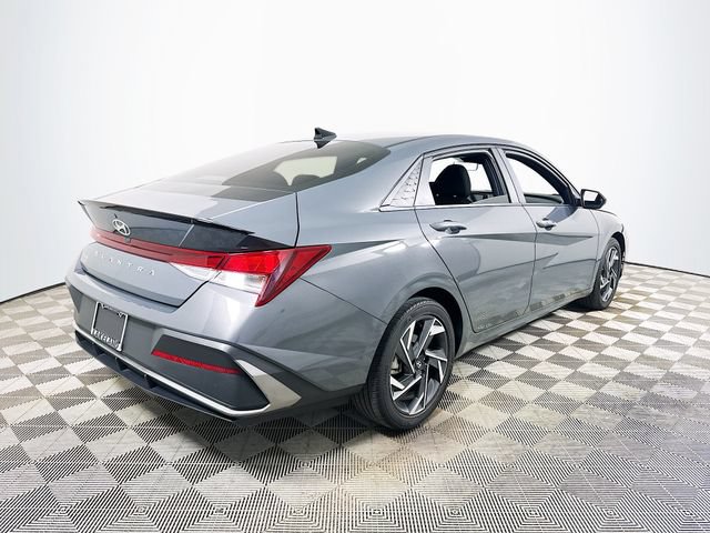 Used 2025 Hyundai Elantra Sport FWD image 3